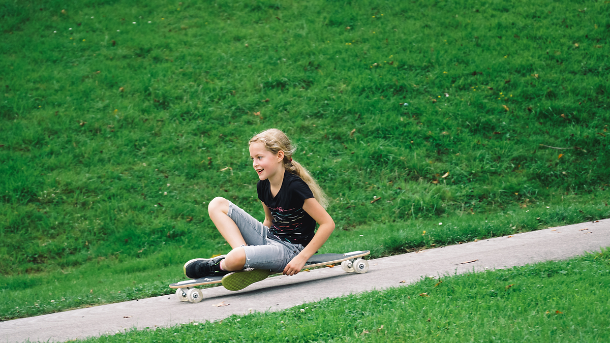 muuwmi Lights Longboard GLOW ABEC 7 Pablo, mit Leuchtrollen und Glow-Effekt