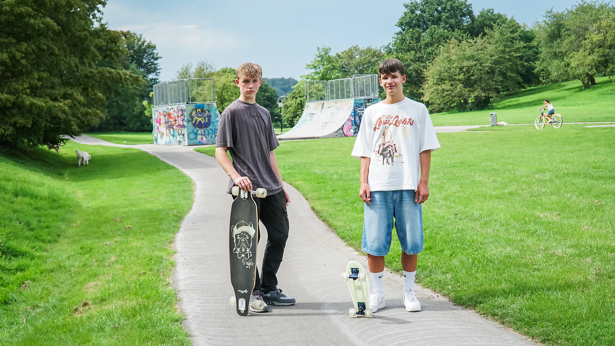 muuwmi Lights Longboard GLOW ABEC 7 Pablo, mit Leuchtrollen und Glow-Effekt