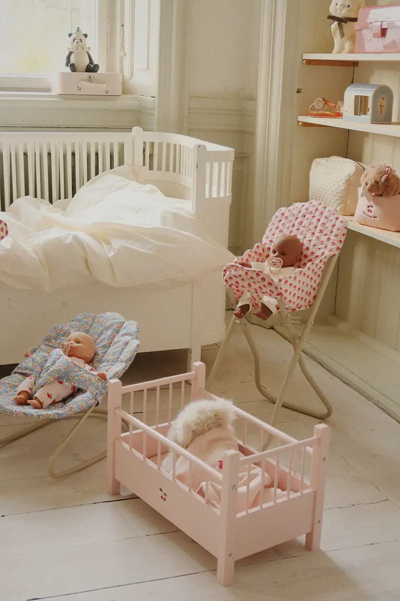 Konges Sløjd Puppen Babywippe „Cameo Rose“ für 40cm-Puppen