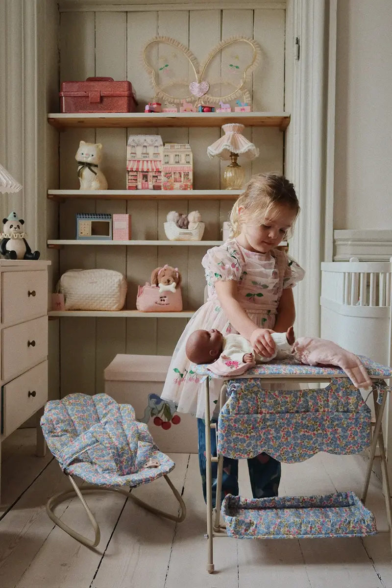 Konges Sløjd Puppen Babywippe „Cameo Rose“ für 40cm-Puppen