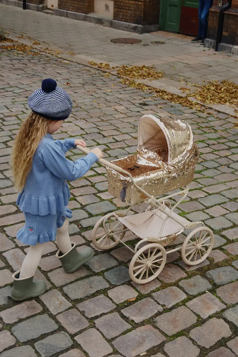 Konges Sløjd Puppenwagen „Sparkly Cherry“ – Bild 9