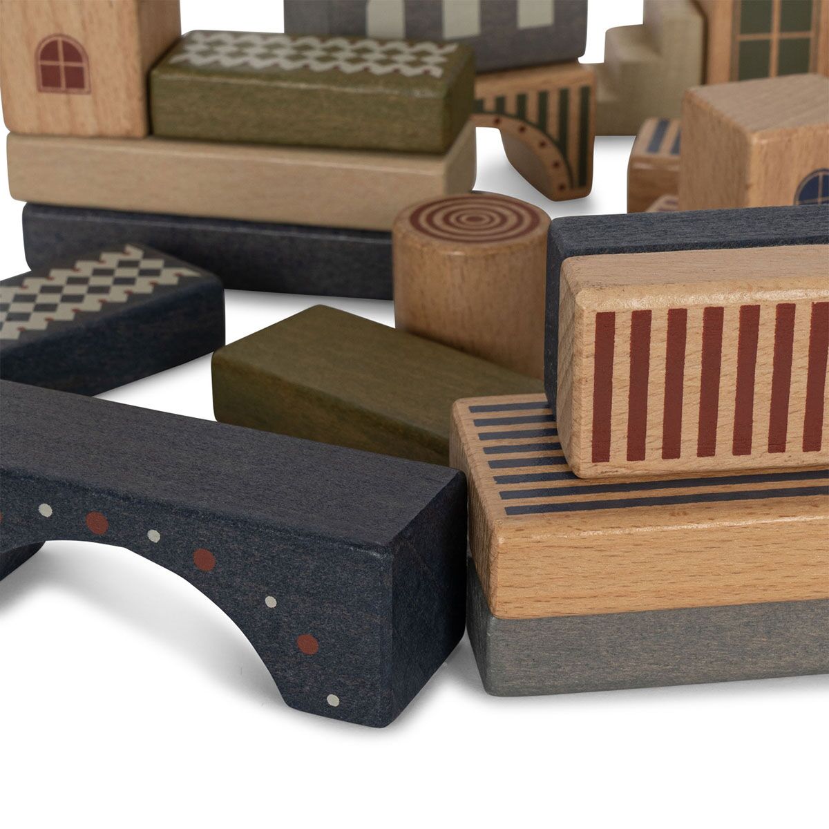 Konges Sløjd Holzbauklötze-Spielset „Stadt“, FSC®-zertifiziert, 34-teilig – Bild 3