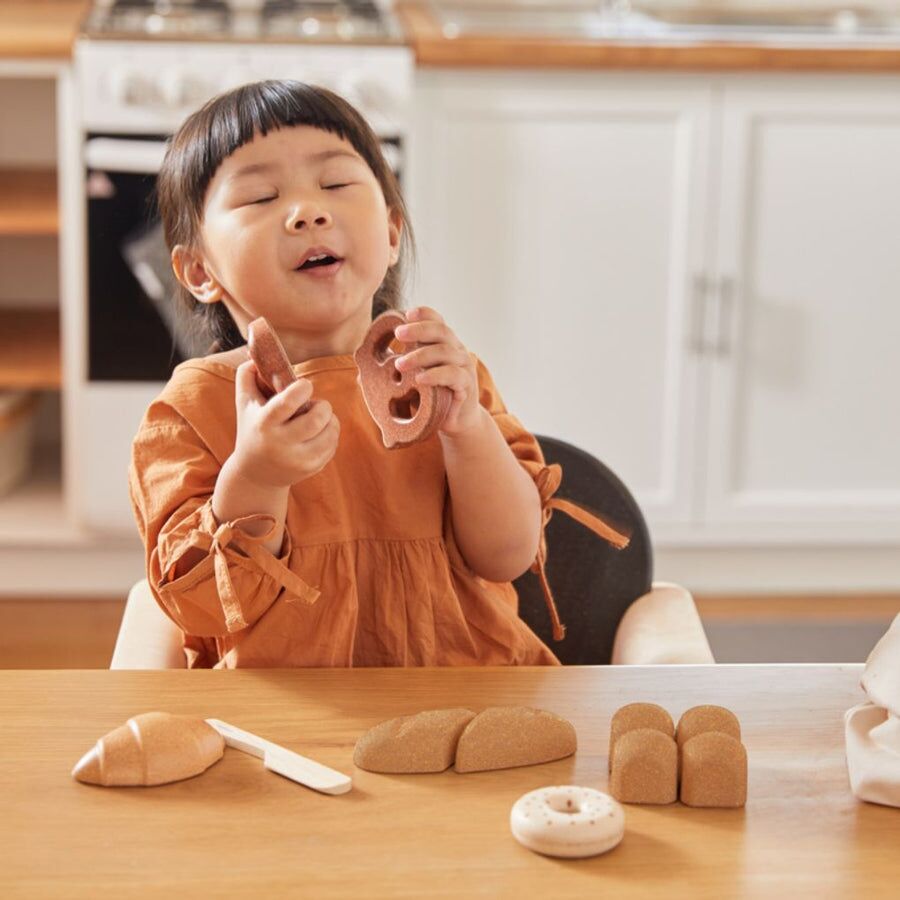 PlanToys Spielzeug Brot-Set aus Holz – Bild 5