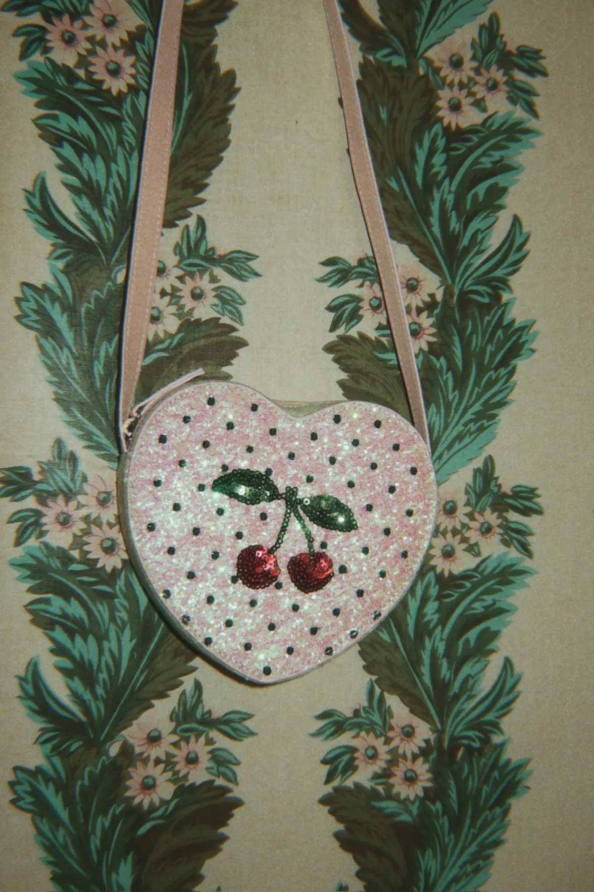 Konges Sløjd Tut Schultertasche „Cherry“ – Bild 5