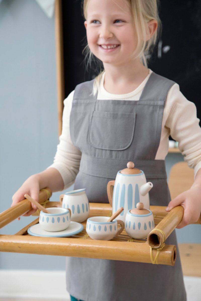 Sebra Tee-Set aus Holz mit Mädchen