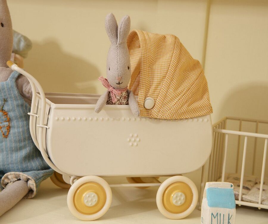 Maileg Vintage-Puppenwagen „Yellow“ Micro, 15x10cm Mood