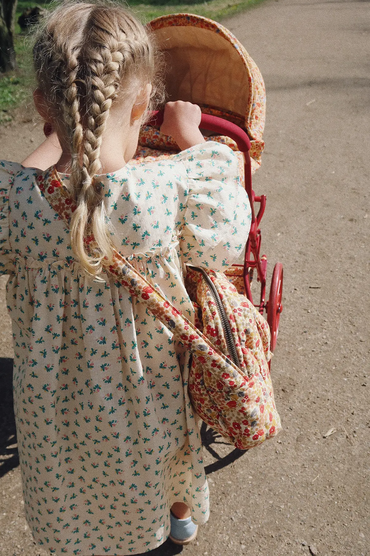 DELISTED Konges Sløjd Puppen Wickeltasche „Bloomie“ – Bild 5