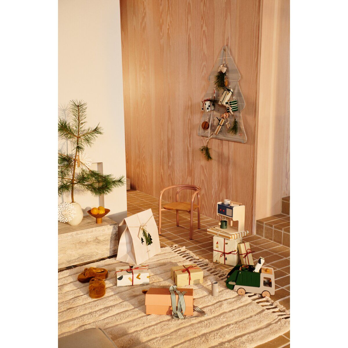 Liewood Weihnachtskalender Natalie „Stripes Sandy / Classic navy“