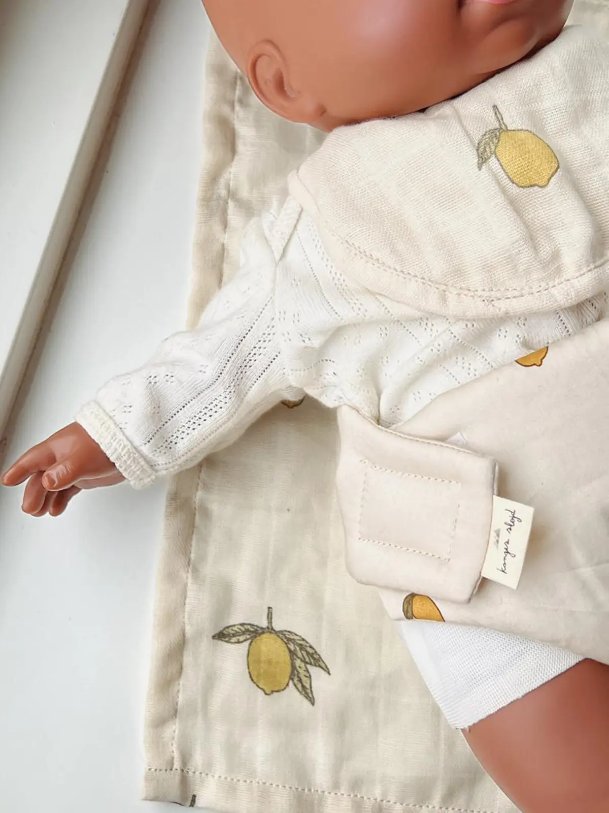 Konges Sløjd Puppen-Wickelset „Lemon“ für 42cm Puppen