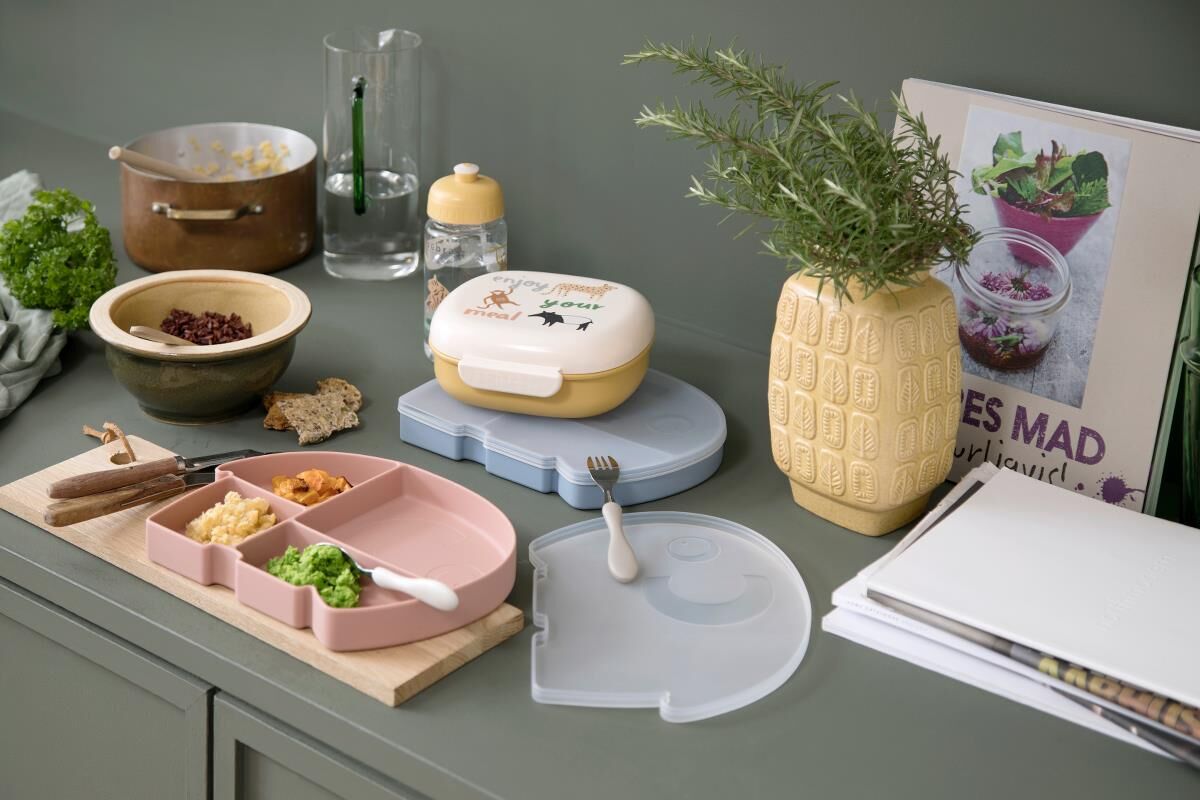 Sebra Silikon Teller mit Deckel, Fanto der Elefant „Powder Blue“ Mood