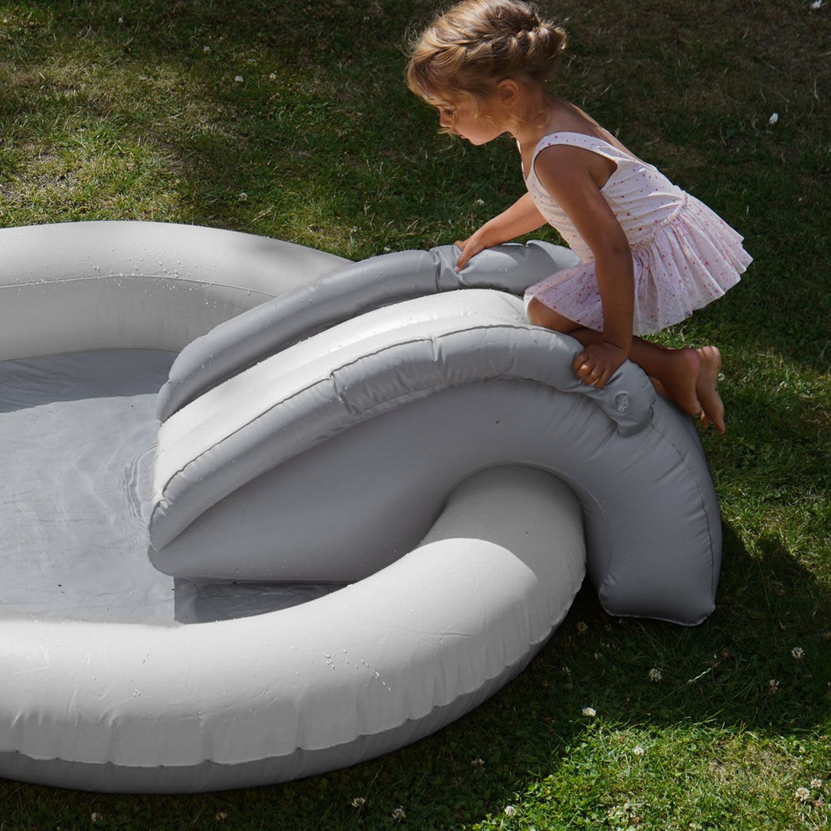 DELISTED Konges Sløjd Wassersprinkler-Regenbogenpool, Planschbecken, 225x150x24cm – Bild 2