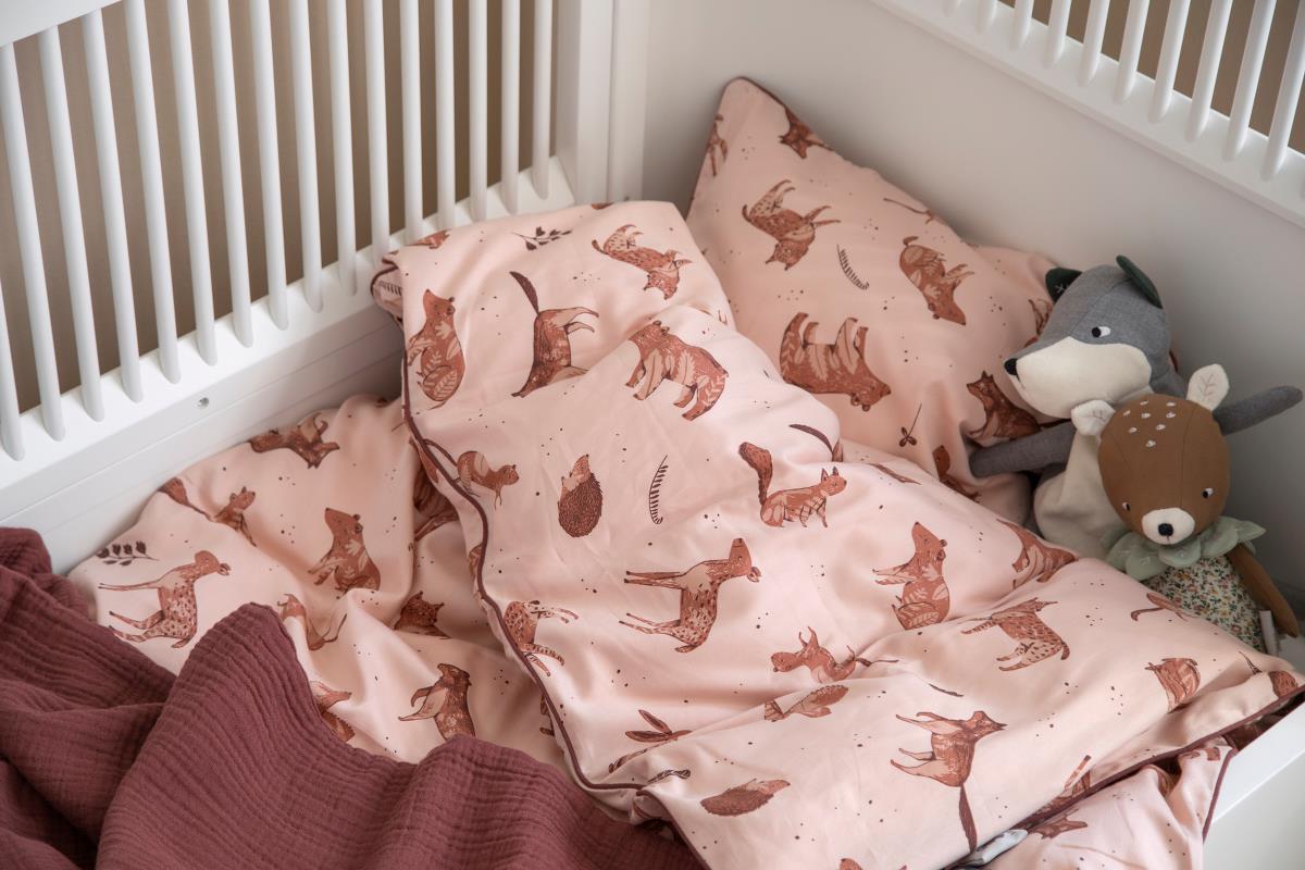 Sebra Junior Bettwäsche Nightfall „dreamy rose“ – 135x100cm : 60x40cm im Bett