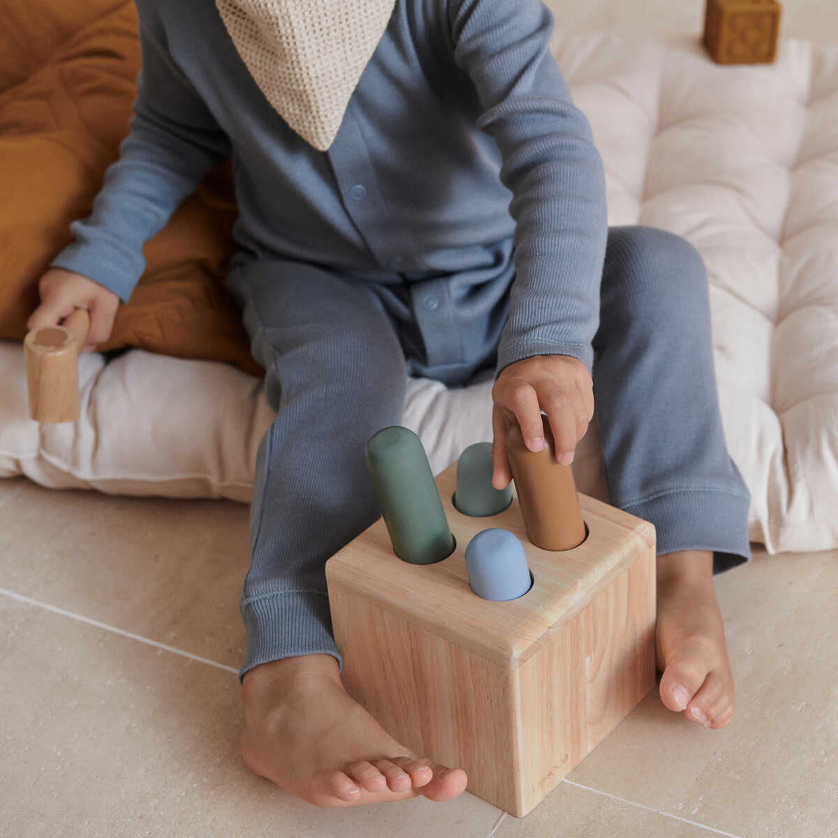 Liewood Kirk Hammerspielzeug „Blue multi mix“, Buchenholz, 14x14x12cm – Bild 2