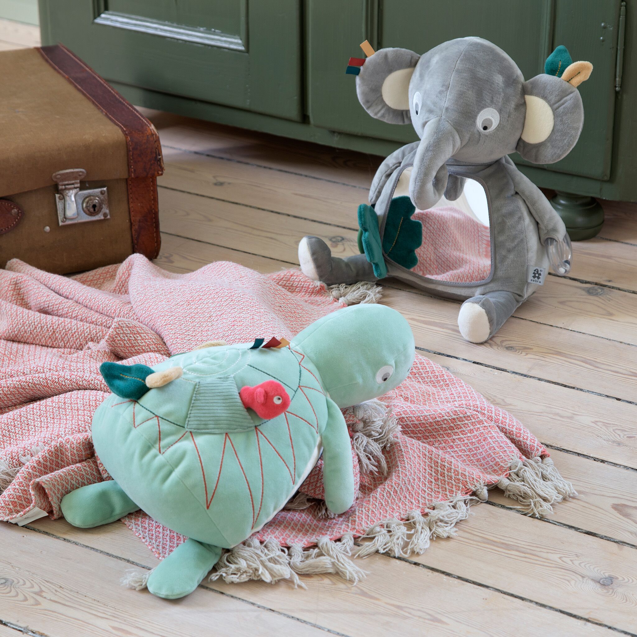 DELISTED Sebra Aktivitätsspielzeug „Turbo die Schildkröte“ – Bild 3