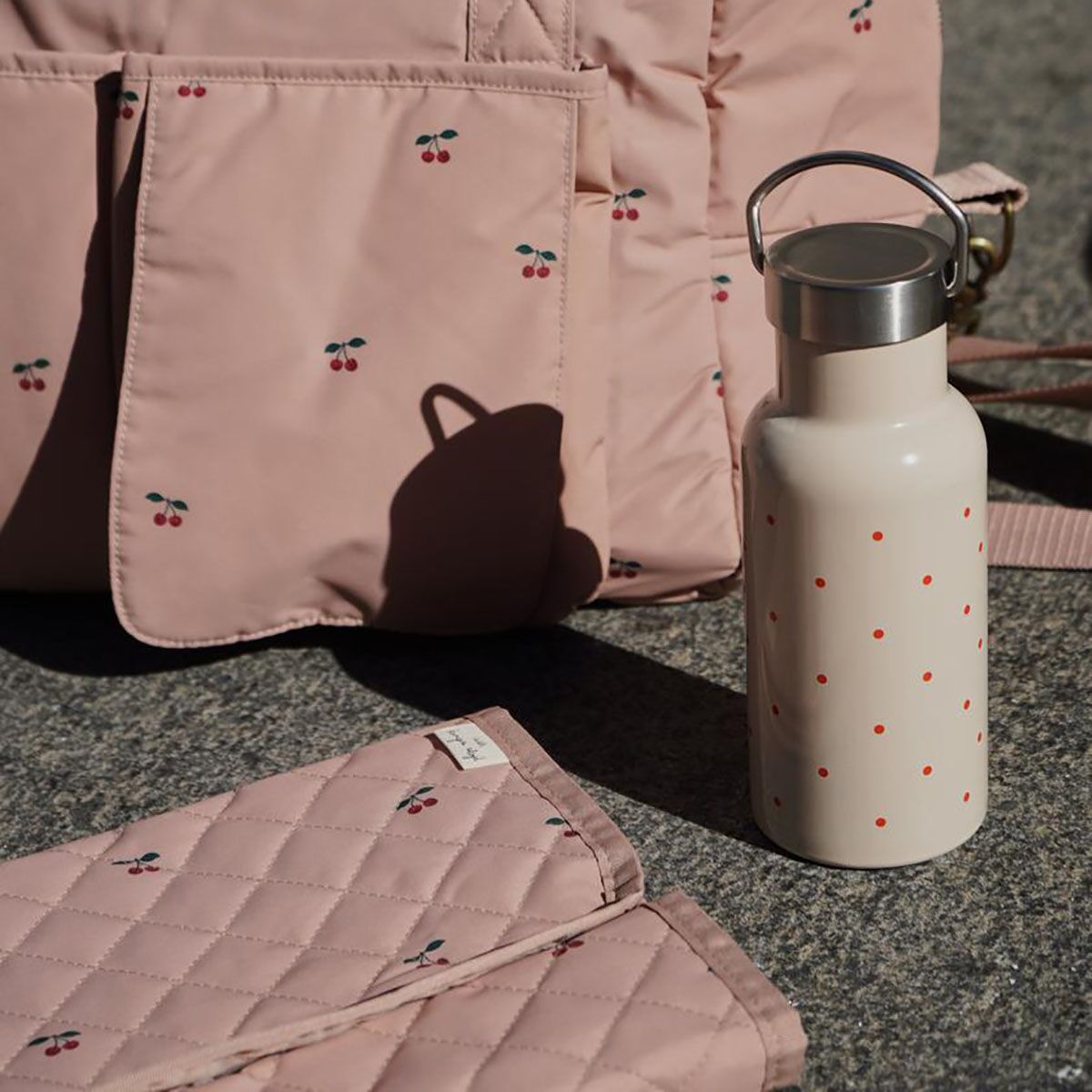 DELISTED Konges Sløjd Wickeltasche „Cherry Blush“, inkl. Wickeltunterlage – Bild 8