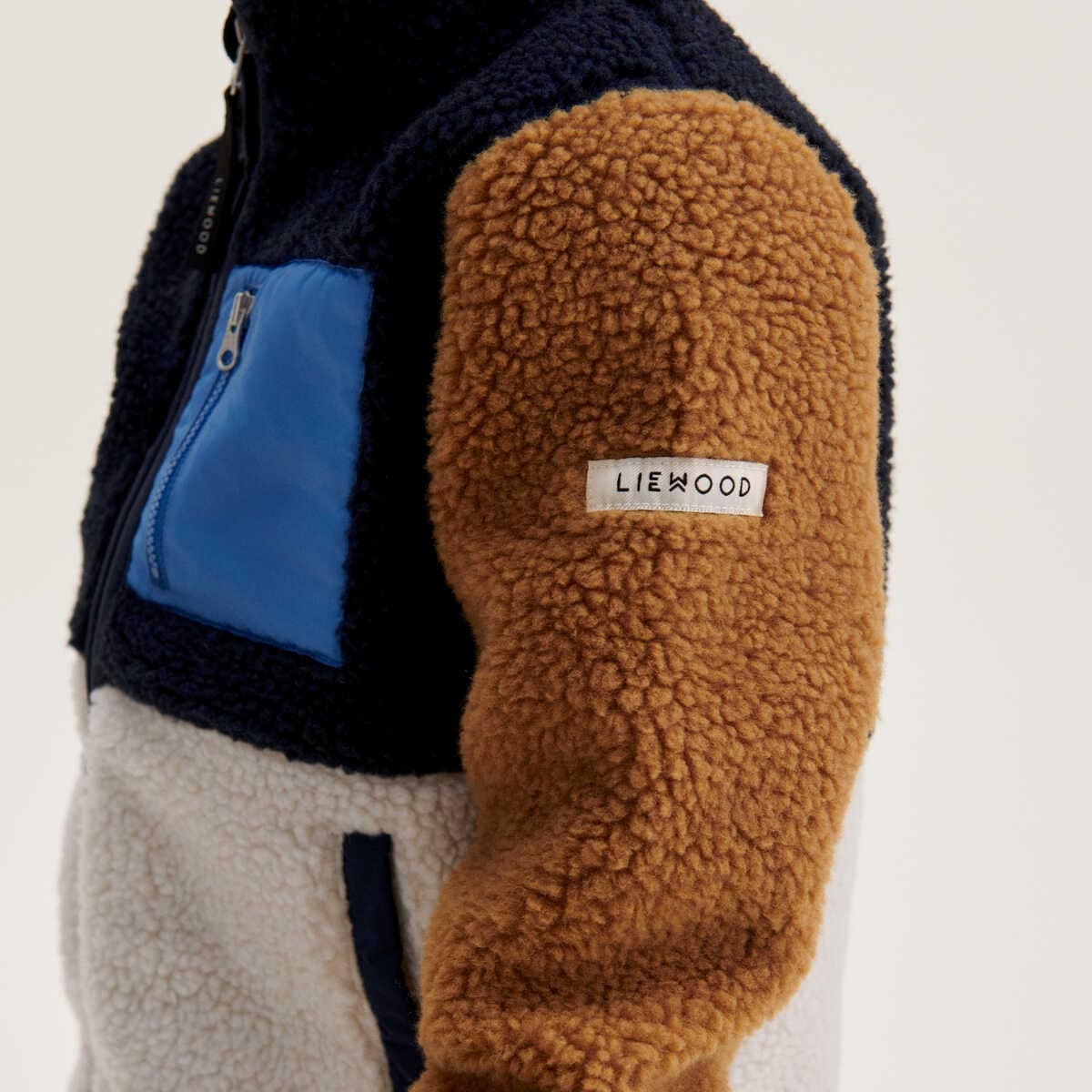 Liewood Nolan Sherpa Jacke für Kinder „Graphic swirls / Classic navy“, Gr. 80, 86 – Bild 6