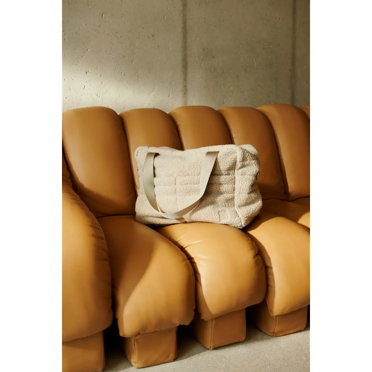 DELISTED Liewood Pile Wickeltasche Menza „Mega leo / Nebelgrau“, Sherpa, 30x40x20cm – Bild 4