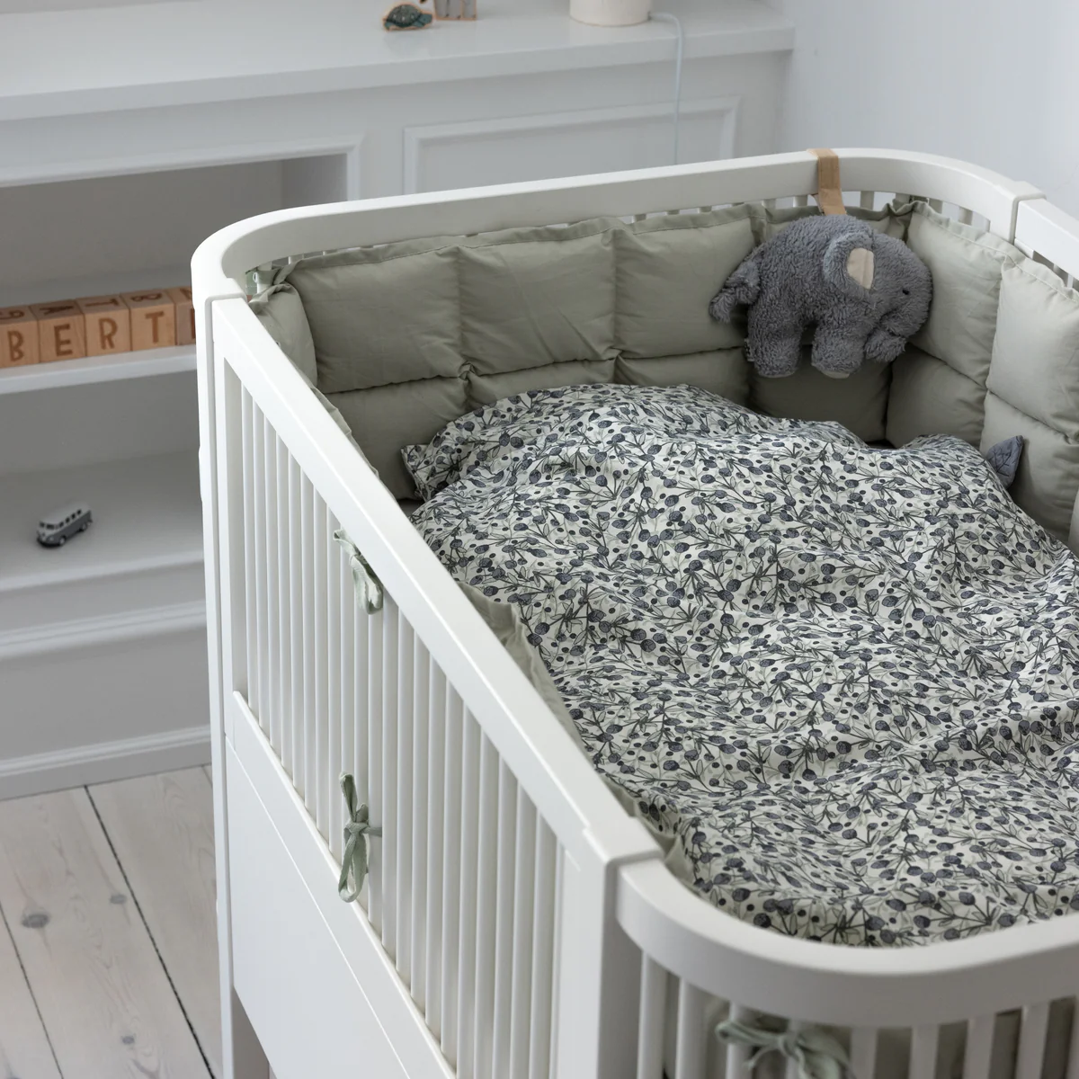 Sebra Baby-Bettwäsche „Blue olive“, Perkal, 100x70cm / 45x40cm