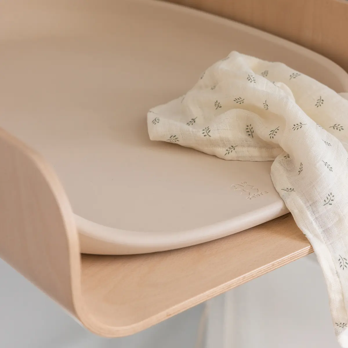 Sebra Wandwickeltisch, Wooden Edition, klappbar, FSC™ Mix