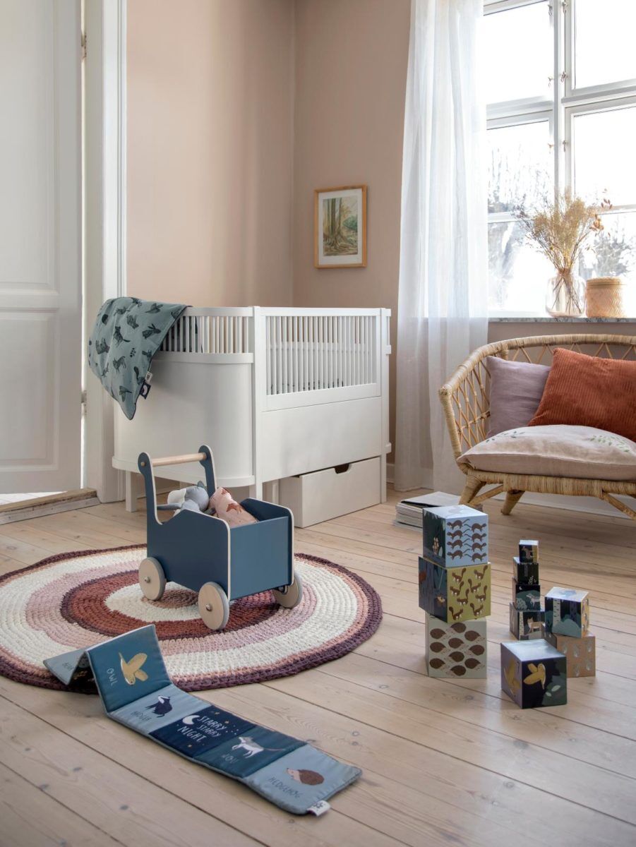 Sebra Stoffbuch Nightfall „midnight green“ im Kinderzimmer