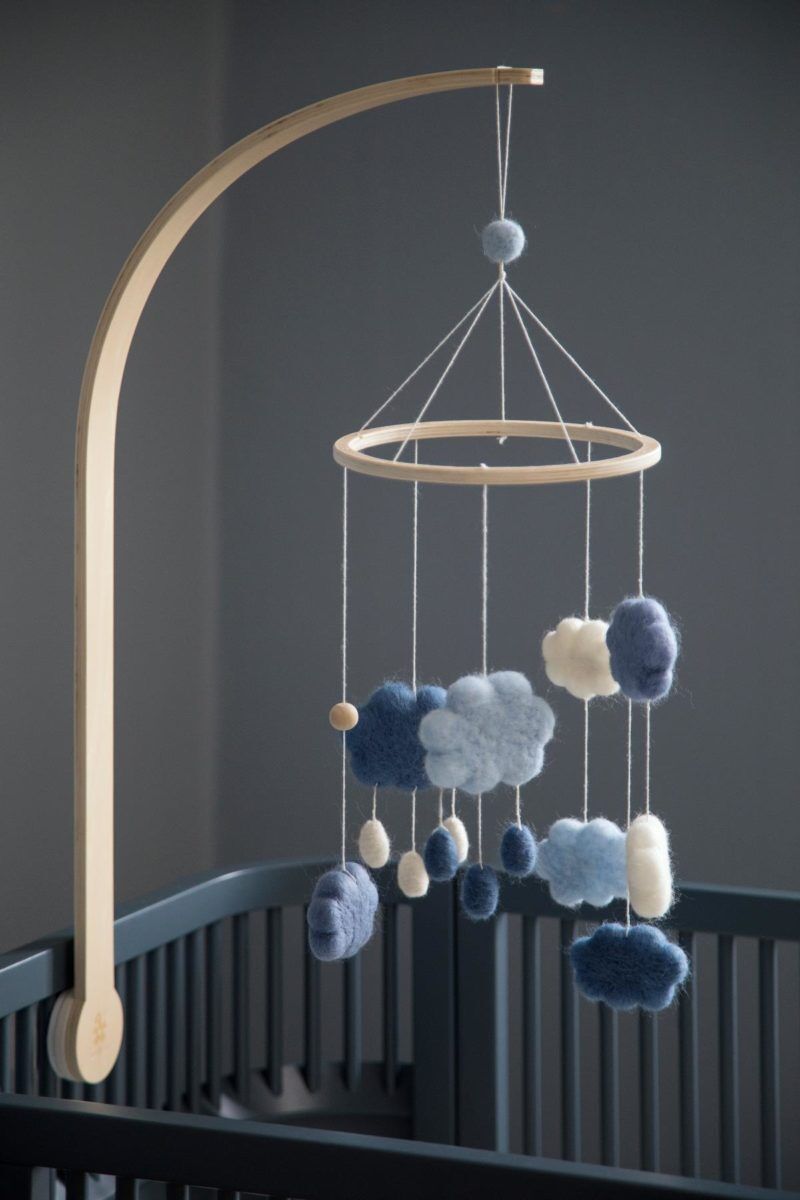 DELISTED Sebra Filz-Babymobile Wolken „Denim Blue“ – Bild 2