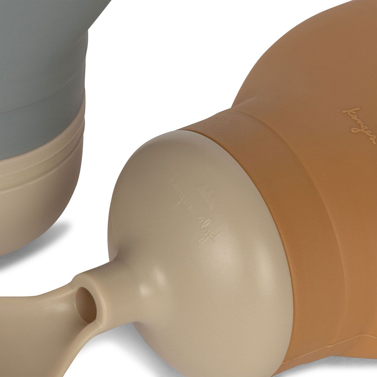 DELISTED Konges Sløjd Silikon Smoothie-Beutel-Set „Quarry Blue / Almond“ – Bild 2