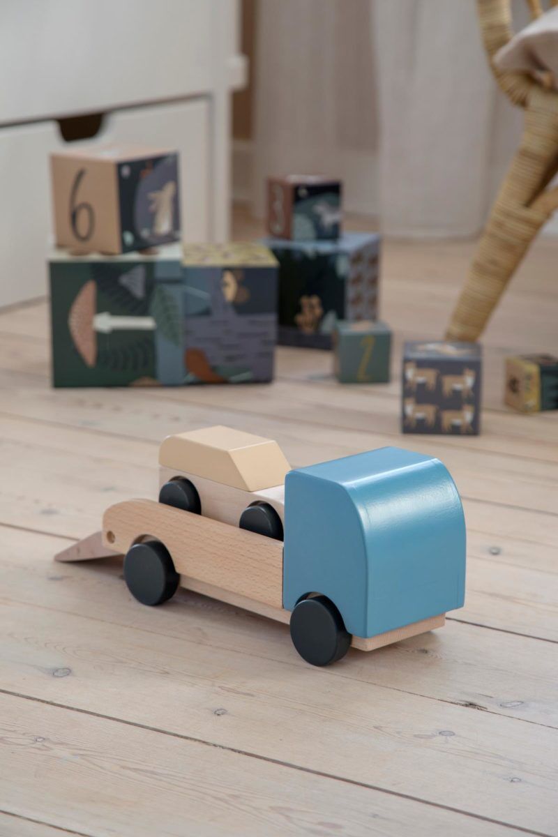 Sebra Autotransporter mit Auto, Holzauto 02