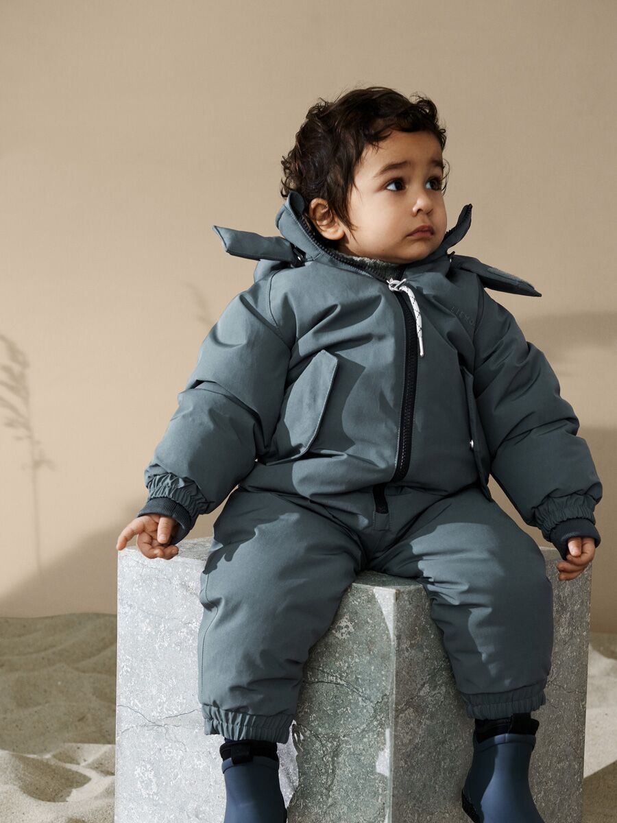 Liewood Sne Schneeanzug für Kinder „Whale blue“ 05