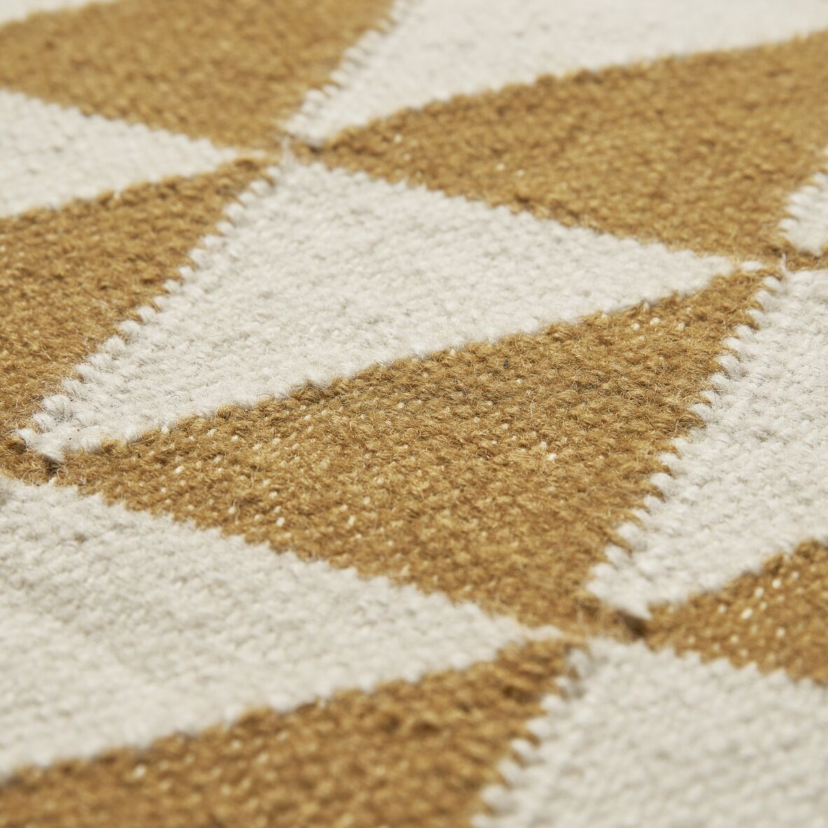 Liewood Teppich Berlin „Triangle golden caramel mix“, 90x130cm 02