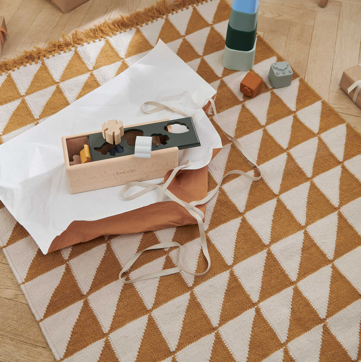 Liewood Teppich Berlin „Triangle golden caramel mix“, 90x130cm Mood 01