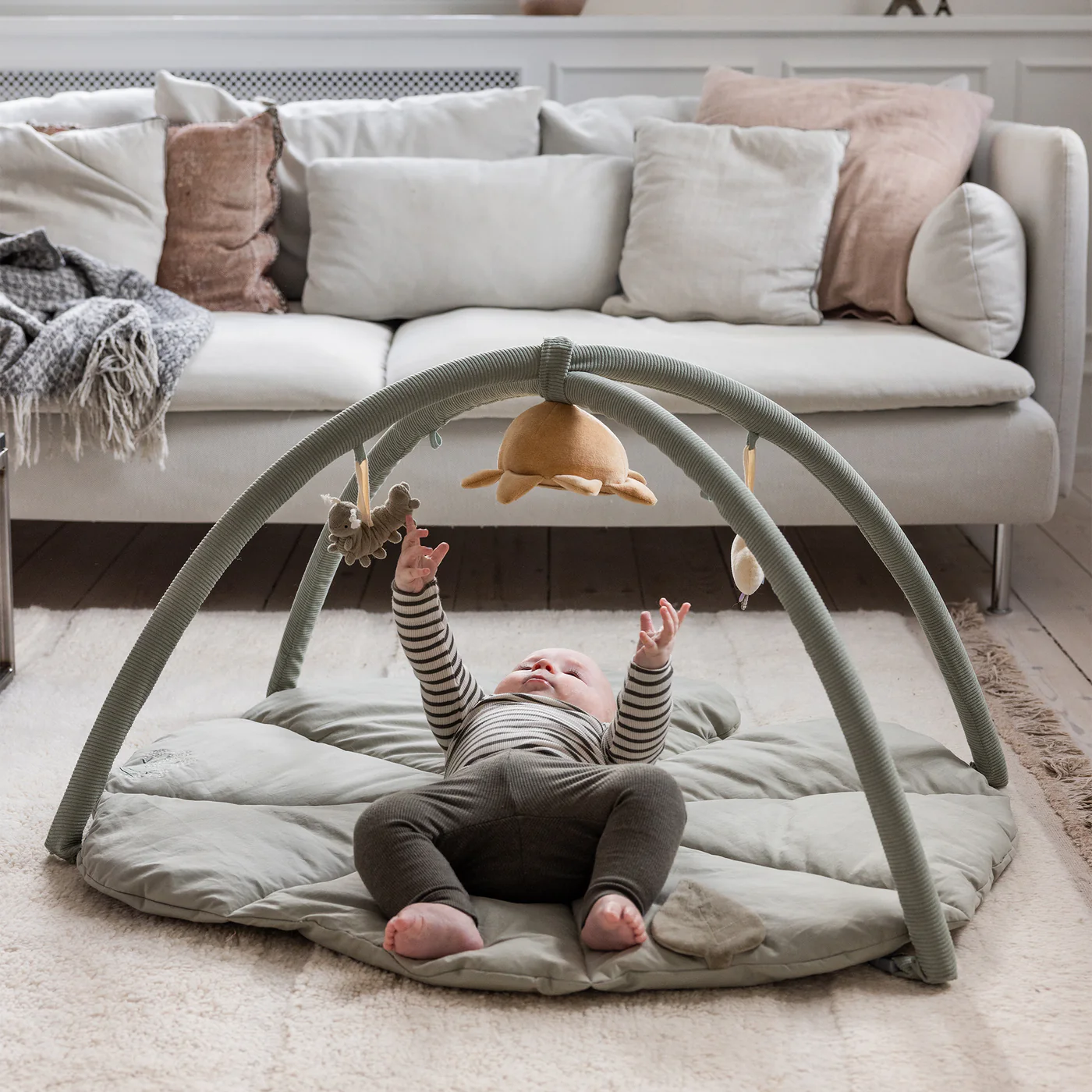 Sebra Aktivitäts-Spieldecke mit Spielbogen, „Woodland“, Ø95cm