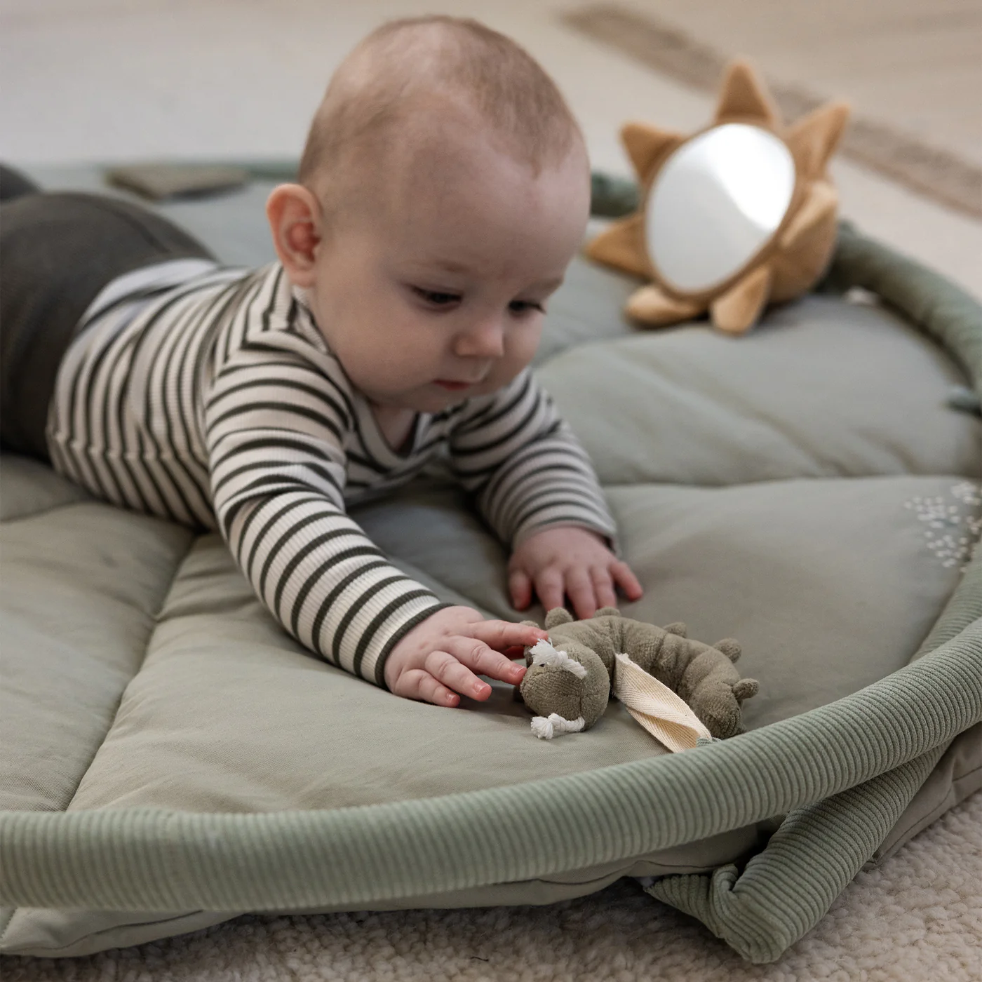 Sebra Aktivitäts-Spieldecke mit Spielbogen, „Woodland“, Ø95cm