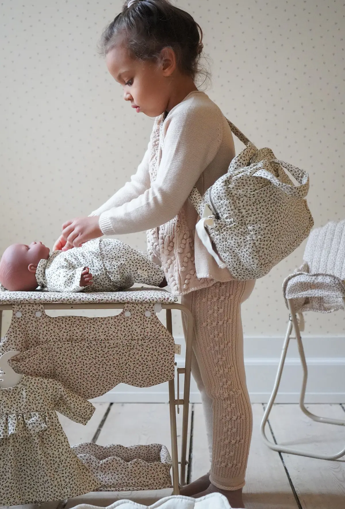 DELISTED Konges Sløjd Puppen Hochstuhl „Cherry Blush“ – Bild 4