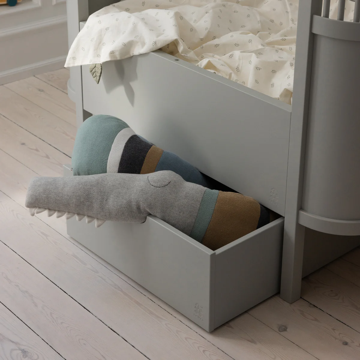 Sebra Bettschlange Sleepy Croc „Dusty blue mix“, gestrickt, 190cm