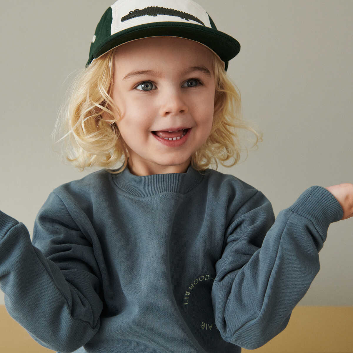DELISTED Liewood Kinder-Sweatshirt Thora „Whale blue“ – Bild 4