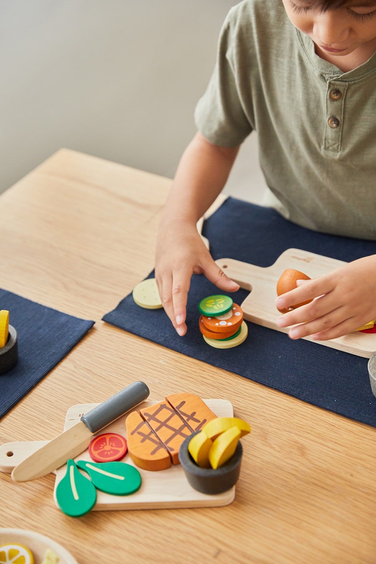 PlanToys Steak-Spielset aus Holz – Bild 8