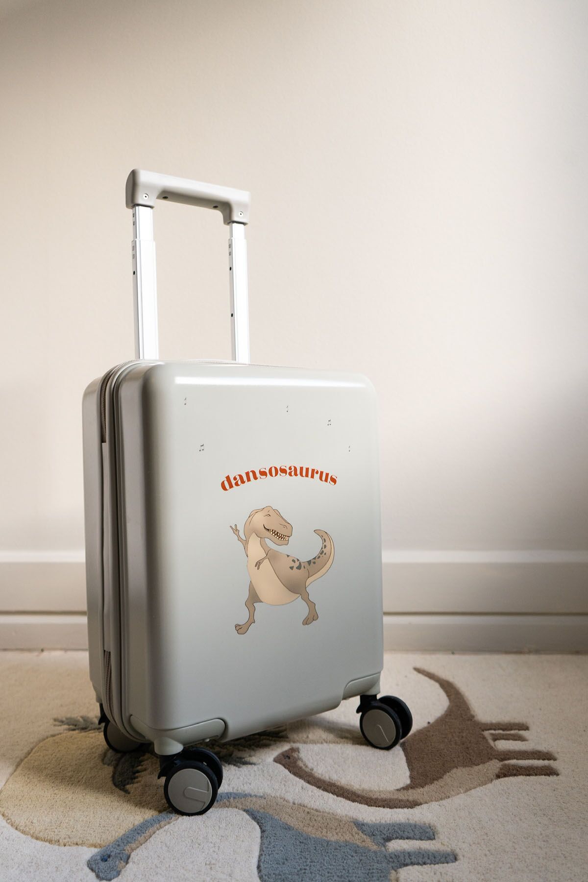 DELISTED Konges Sløjd Kinder-Handgepäckkoffer „Dino“, 25L, 45x31x21cm – Bild 2
