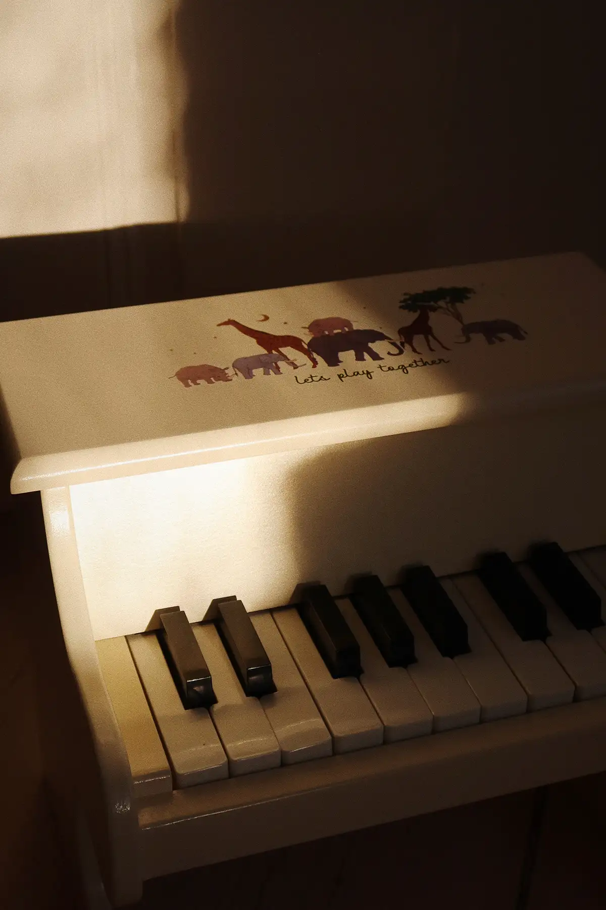 Konges Sløjd Spielzeug Miniatur-Klavier „Safari“, FSC®-Holz