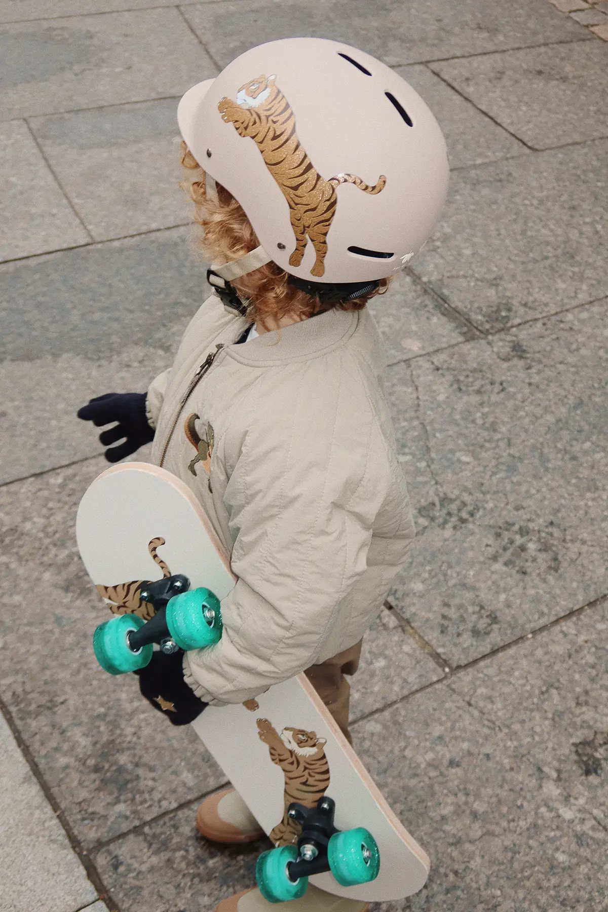 Konges Sløjd Skateboard „Lemon“ mit Leuchträdern – Bild 7