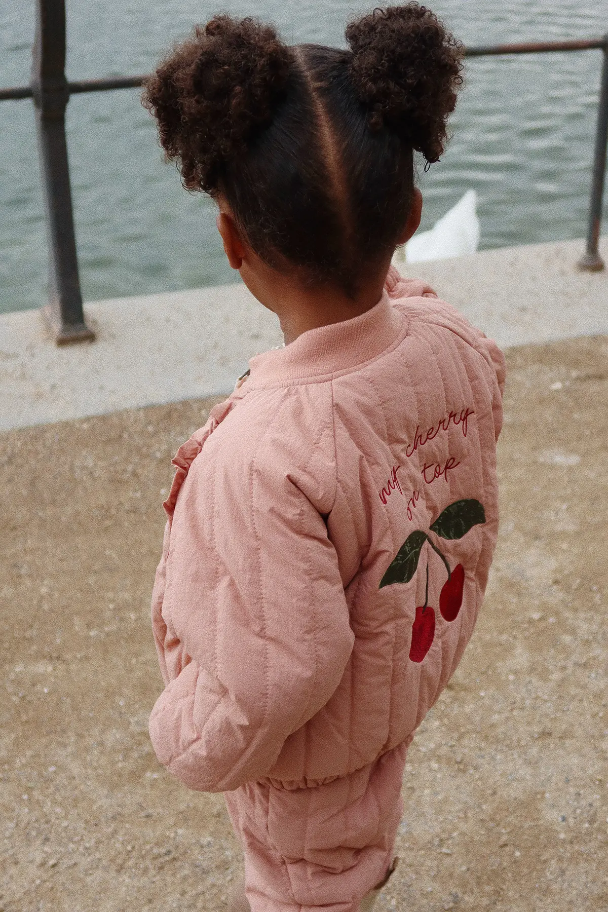DELISTED Konges Sløjd Bomberjacke Juno „Cherry / Cameo Brown“ – Bild 7