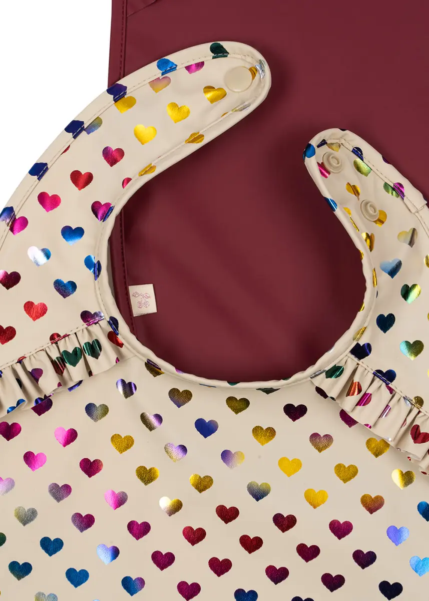 Konges Sløjd Lätzchen-Set mit Rüschen „Coeur Glitter / Sangria“
