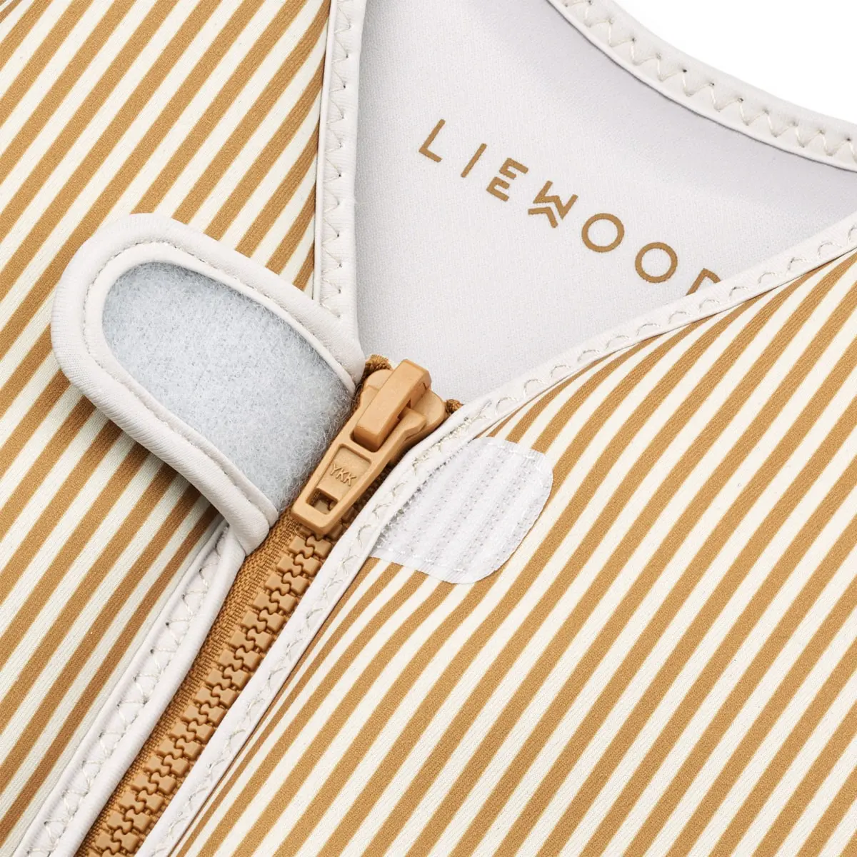 Liewood Dove Kinder-Schwimmweste „Sandy / Golden caramel“ Verschluß