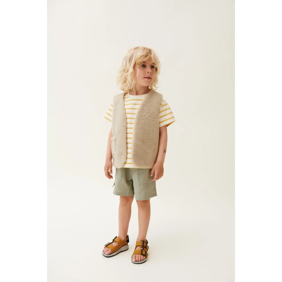Liewood Sherpa Weste Helgo „Peach / Sandy Embroidery“