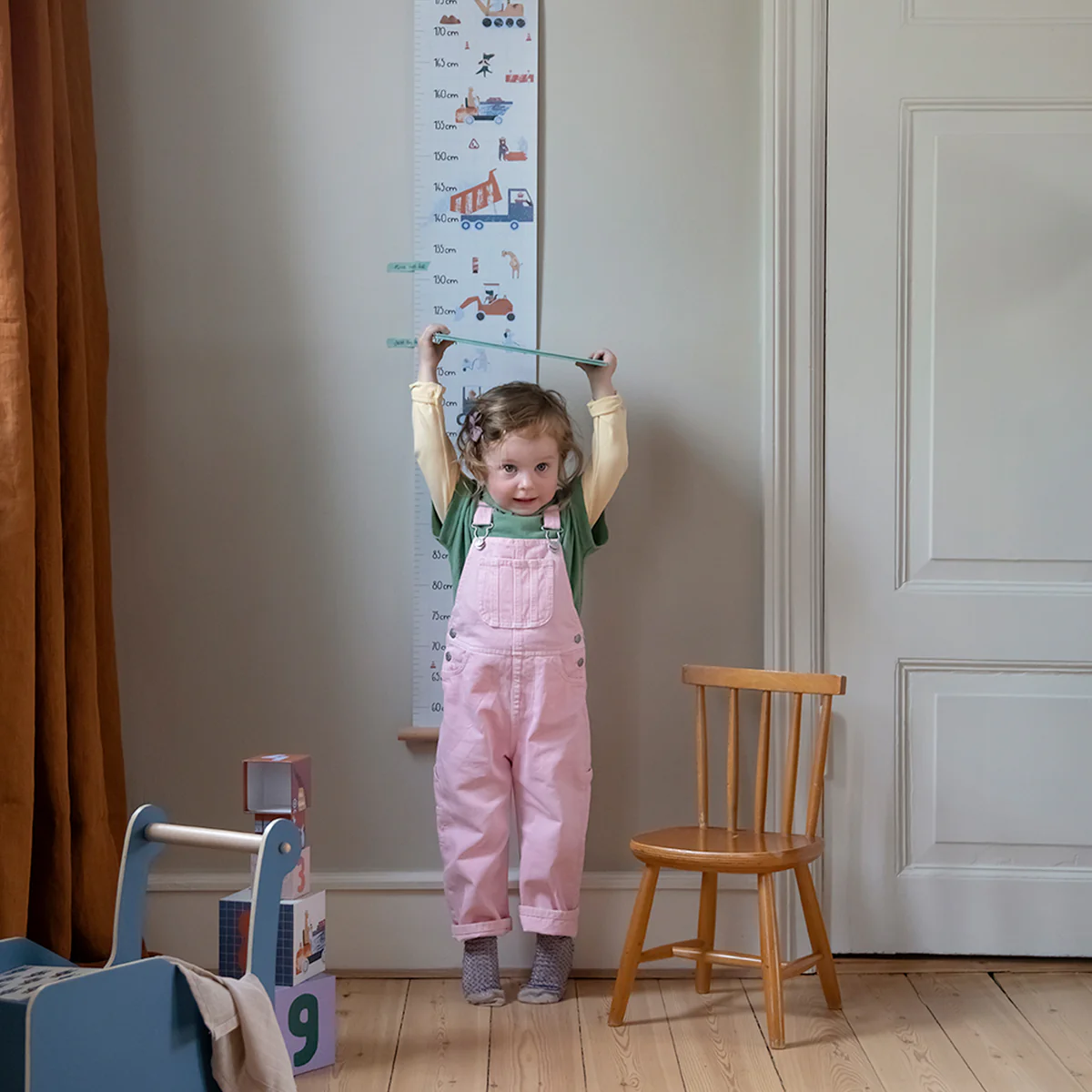 Sebra Kinder Messlatte „Busy Builders“, FSC Mix, 125x20cm