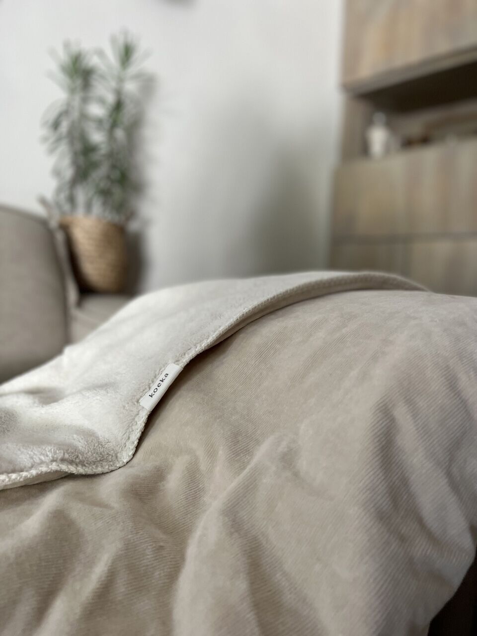 koeka Bettdecke Oddi Plüsch „warm white“, 140x200cm – Bild 3