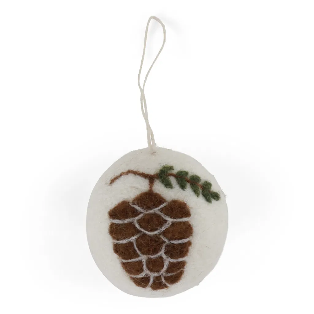 Gry & Sif Weihnachtsbaumschmuck „Christbaumkugel mit Tannenzapfen“