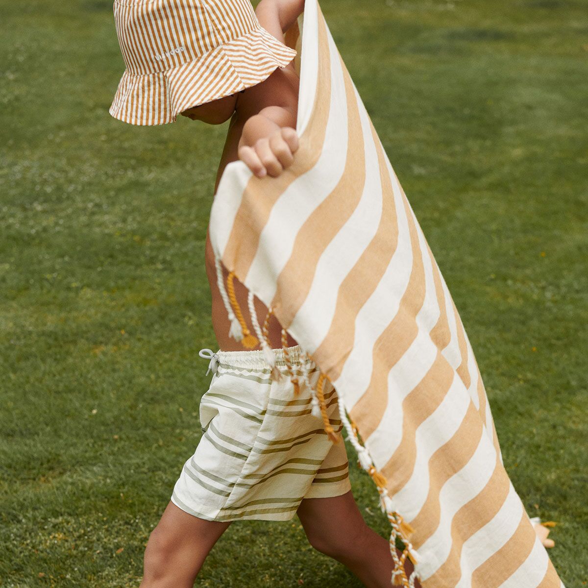 Liewood Duke Kinder-Badeshorts „Yellow Mellow / Creme de la creme“, Gr. 86 – Bild 3